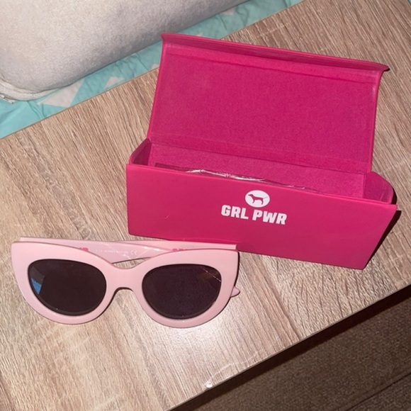 🌹PINK SUNGLASSES - Picture 1 of 5